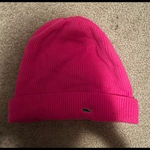 Vineyard vines 100% soft cashmere knit hat. Perimeter folds. Navy whale on front